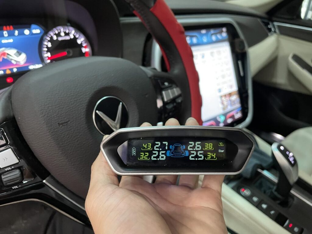 Cảm biến áp suất lốp xe Vinfast cao cấp Steelmate - Độ Vinfast